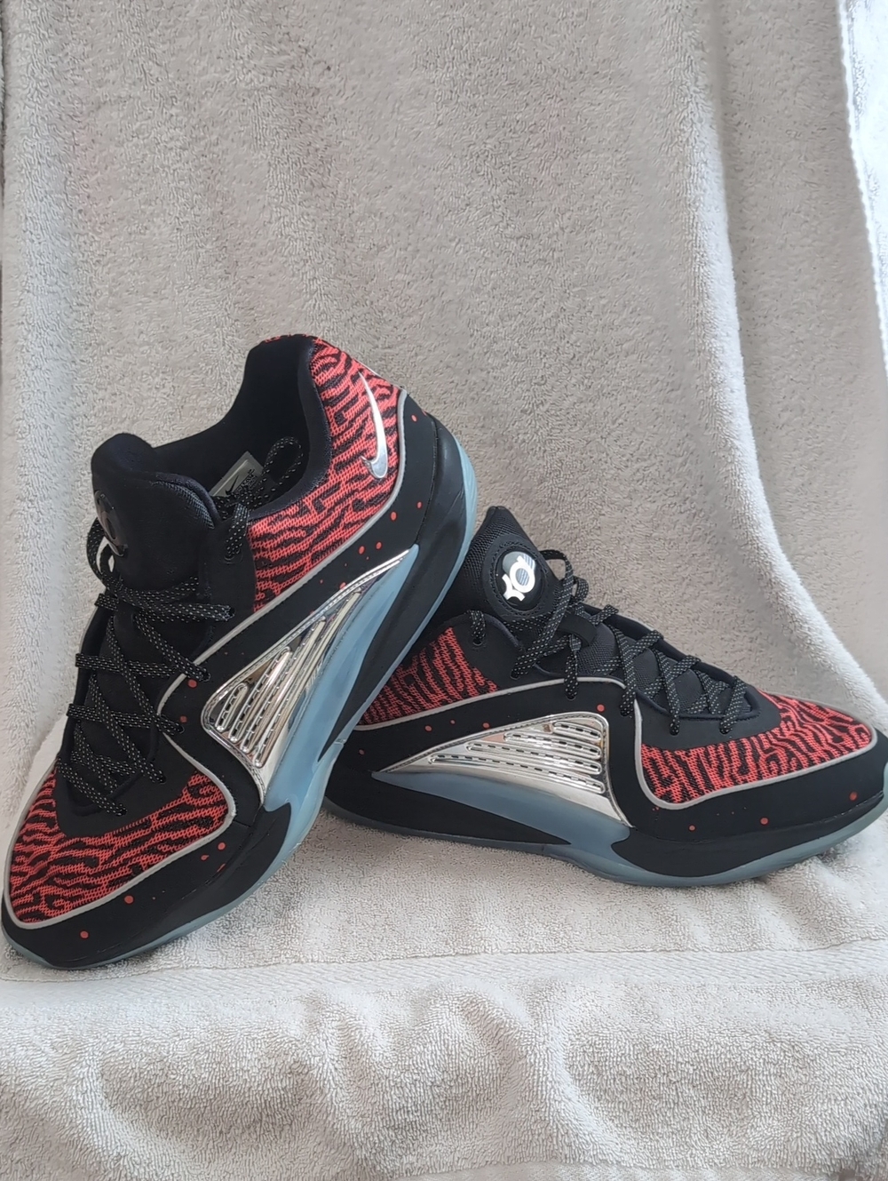 Nike Men's Black and Red KD Signature Basketball Sneakers